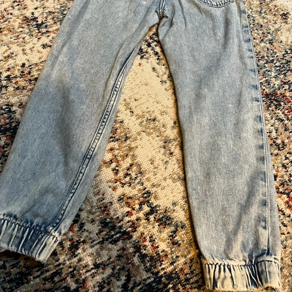 Girls H&M ripped jogger jeans - Picture 7 of 9